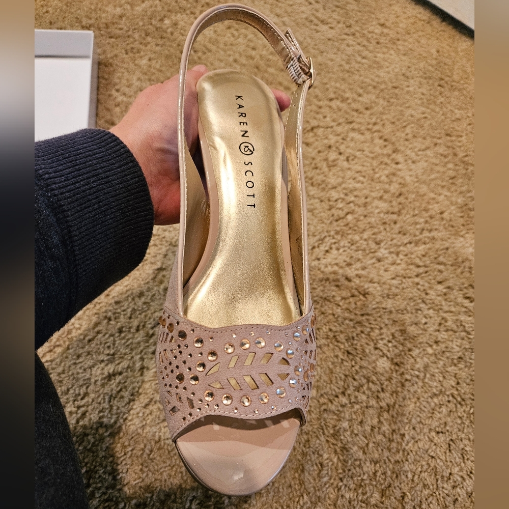 NWT Karen Scott Brookee women's shoe size 9